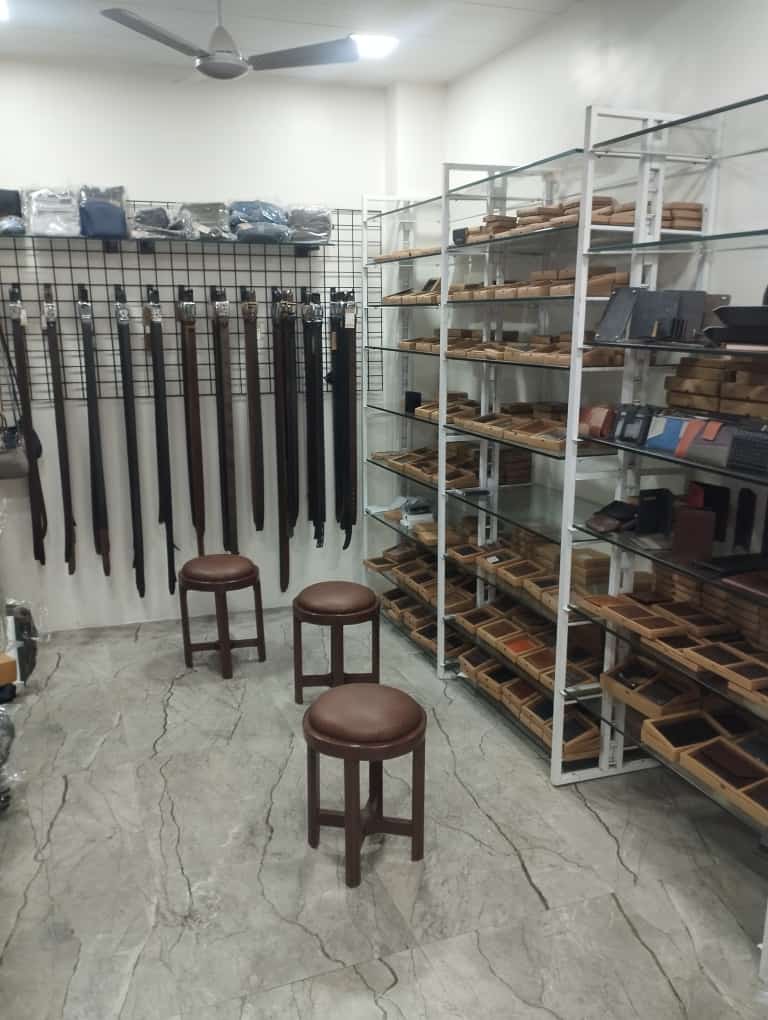 The Timeless Appeal of Leather Retail: Explore Premium Leather Goods at Our Wallet Shop in Madanpura